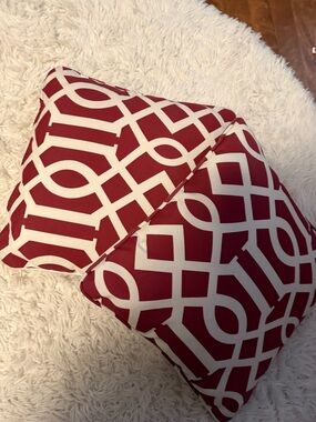 2 Perfect Exterior Red and White Geometric Decorative Throw Pillows
